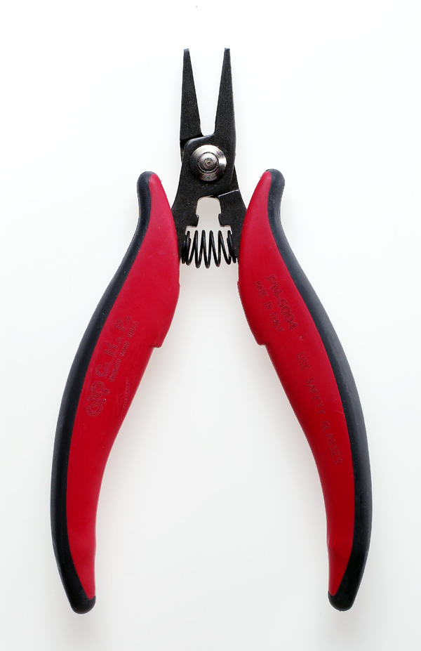 Hakko-Plier-PN-5004-Short Flat Nose-Smooth Jaws